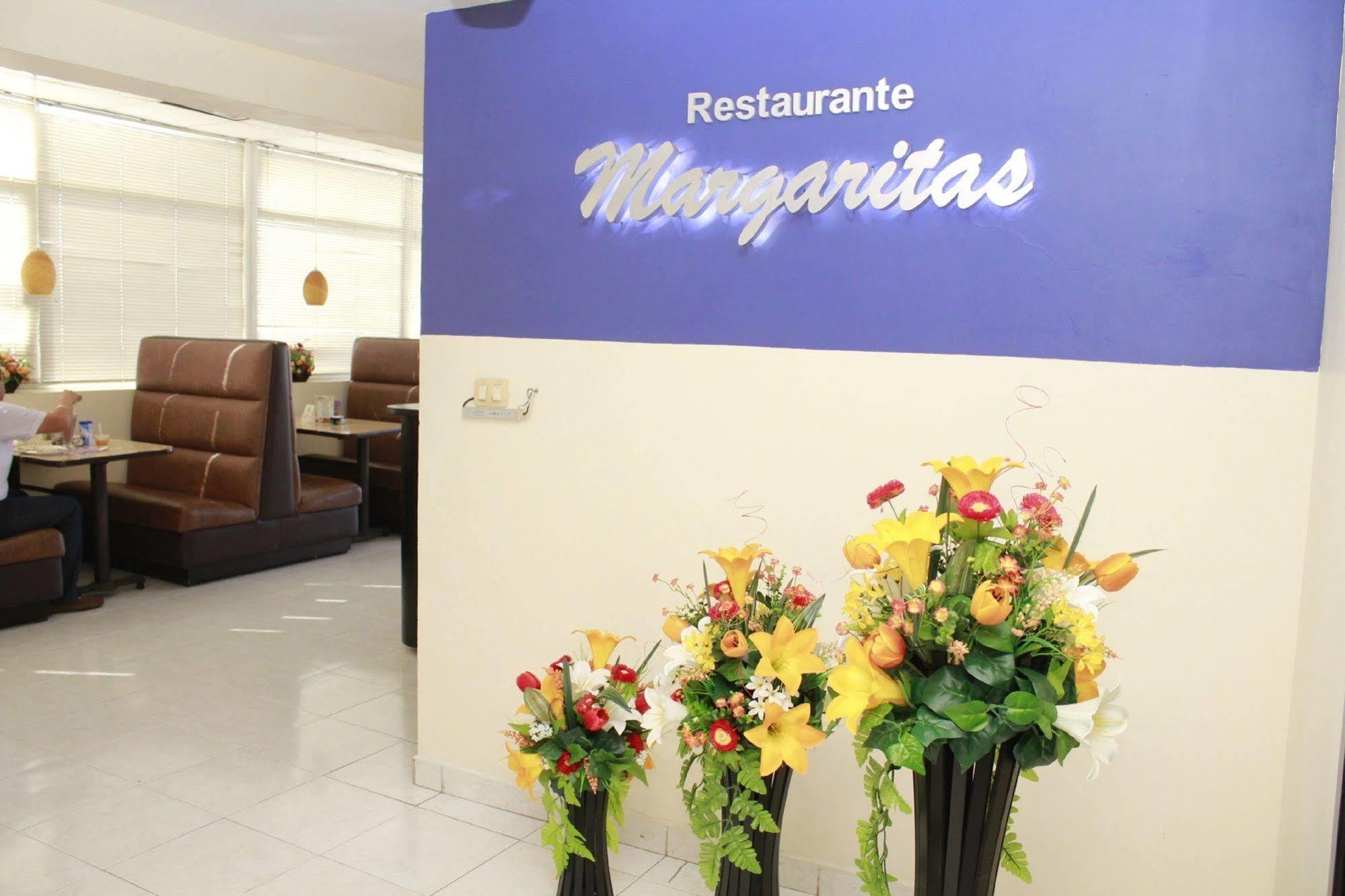Hotel Villa Margaritas Виляермоса Екстериор снимка